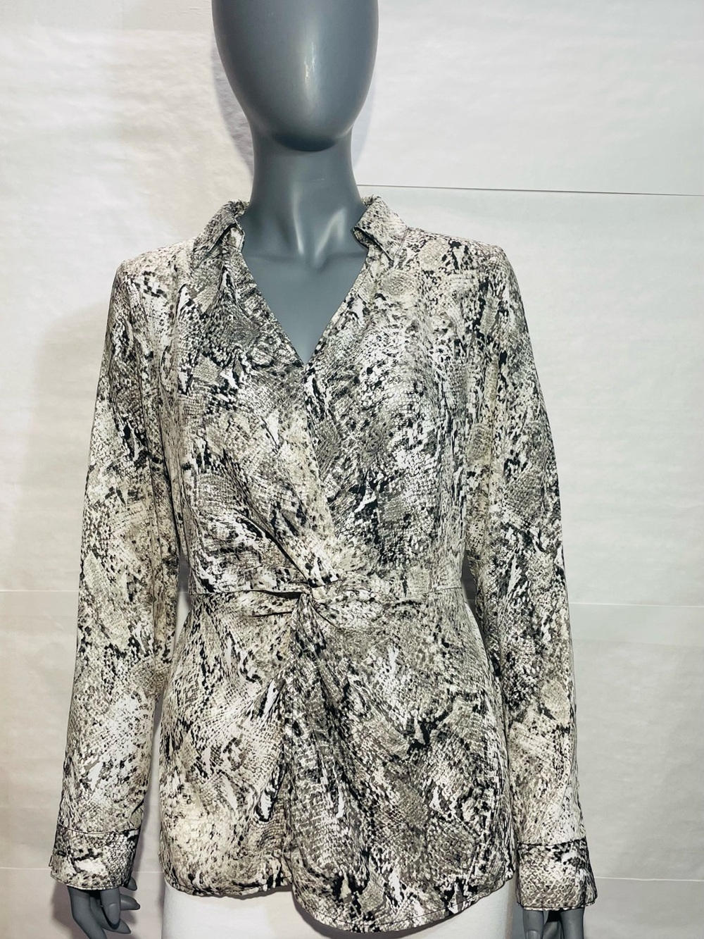 Apt. 9 Small Twist-Front Snakeskin Print Black & White Blouse VGUC
